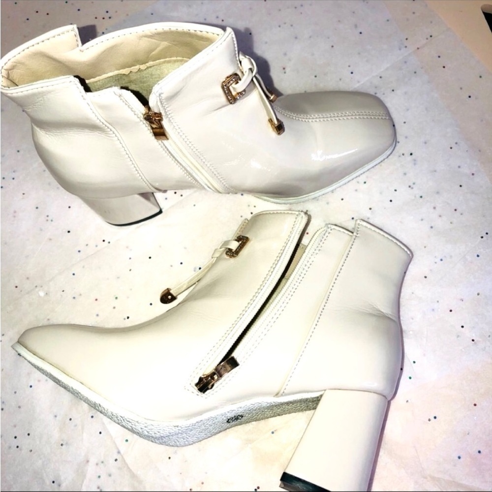 Winters here, time for boots - Picture 2 of 7